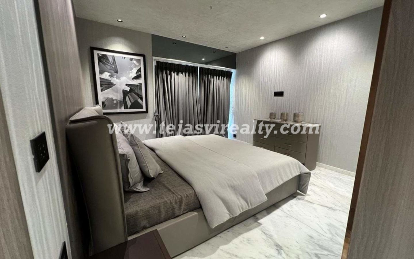 Ready-to-move 3 BHK Juhu