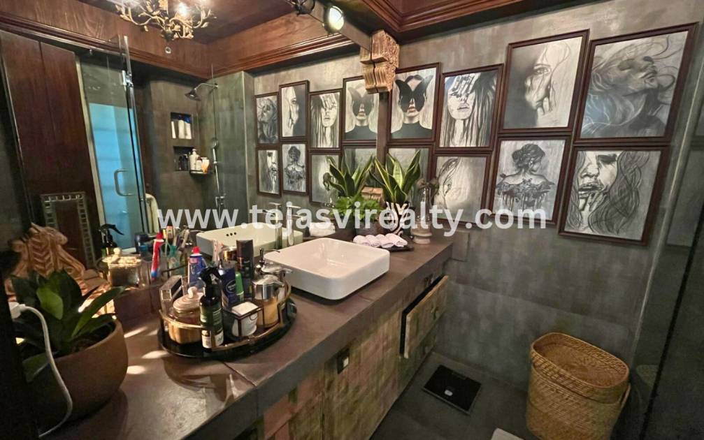 Fully-furnished-premium-3-BHK-property-for-sale-Juhu